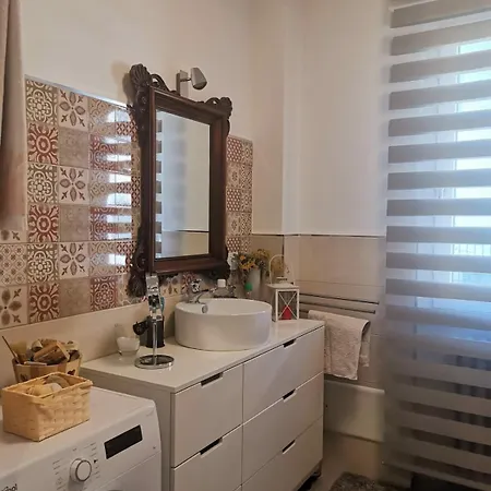 Two Steps From Val Grande- The Foliage Train Apartmán